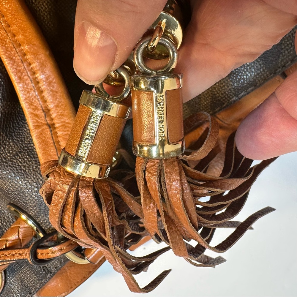 Michael Kors Brown Jet Set Gathered Tote Bag Purse with Tassel Detail Pre-owned - Picture 4 of 13